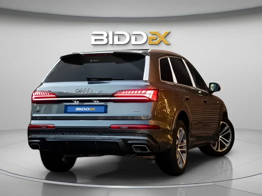 أودي Q7 2025 اس-لاين رمادي أوتوماتيك — جديدة