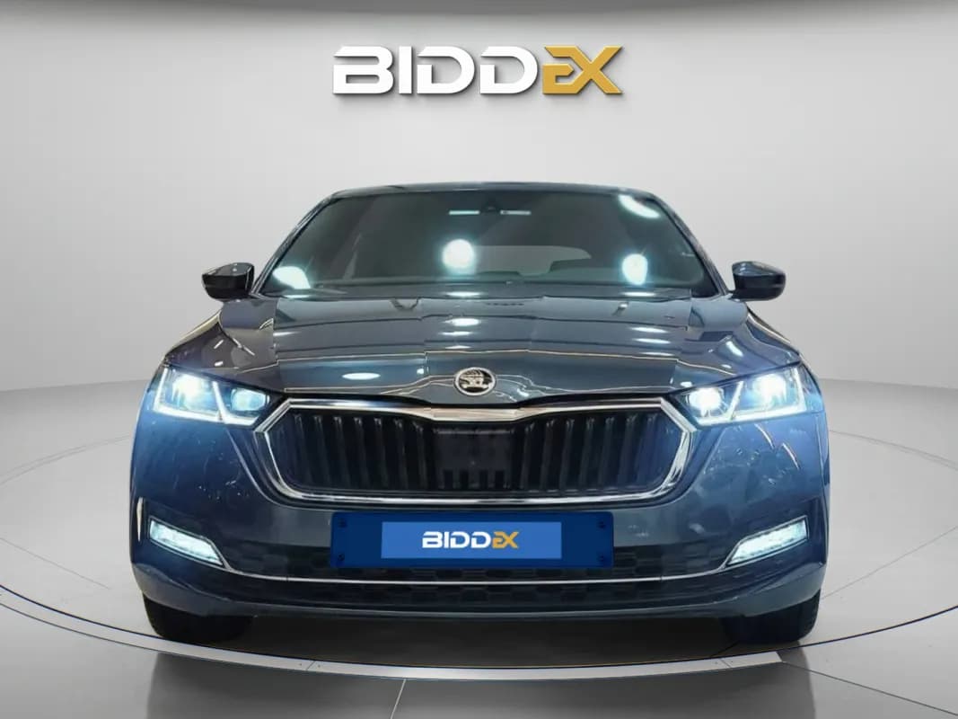 سكودا اوكتافيا A8 2021 ستايل بلس أزرق الداكن أوتوماتيك — مستعملة