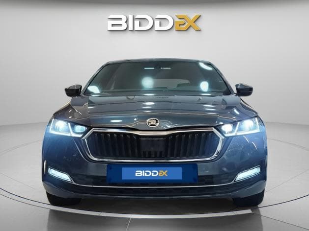 سكودا اوكتافيا A8 2021 ستايل بلس أزرق الداكن أوتوماتيك — مستعملة