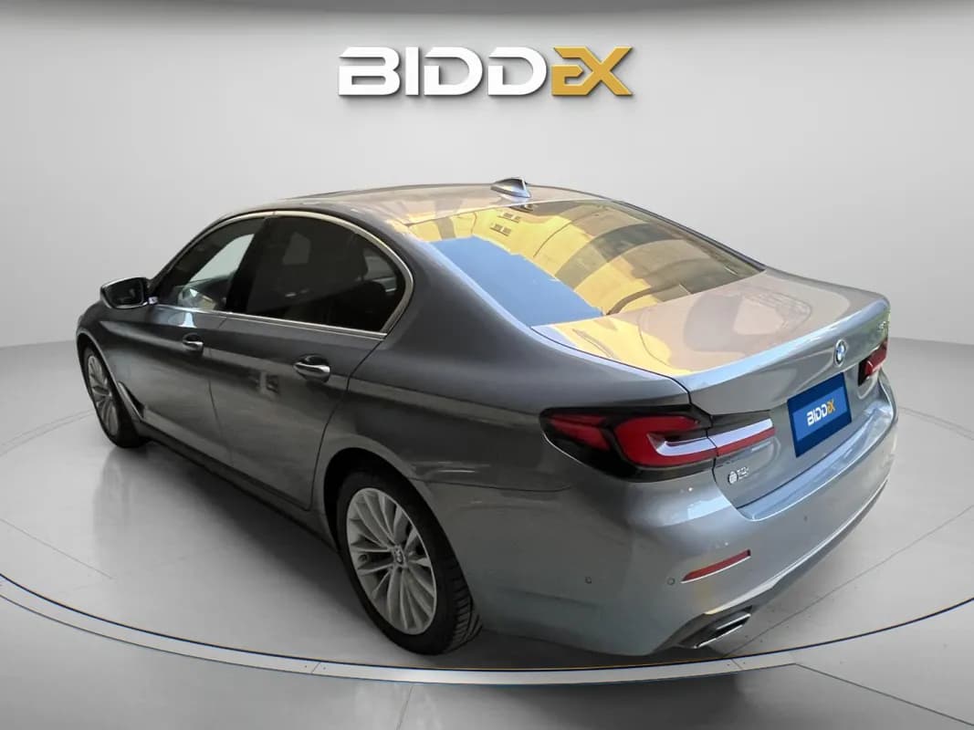 بي ام دبليو 520i 2023