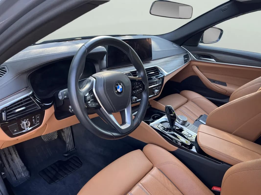 بي ام دبليو 520i 2023