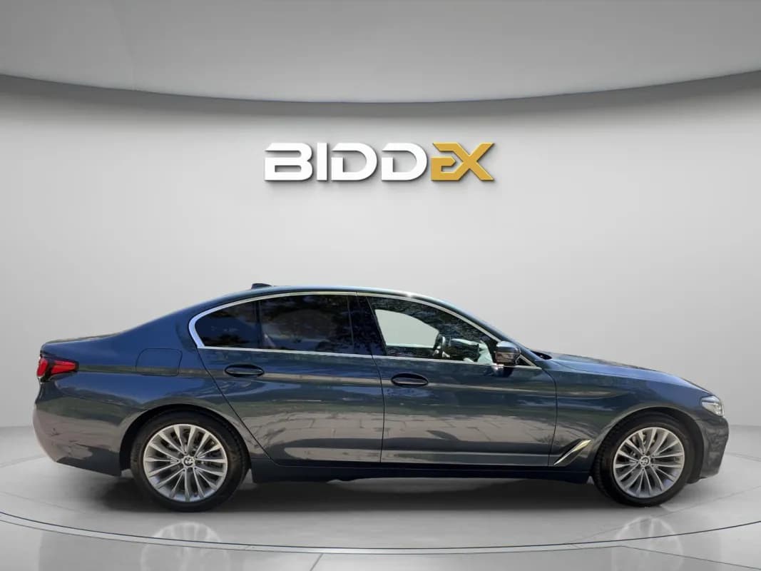 بي ام دبليو 520i 2023