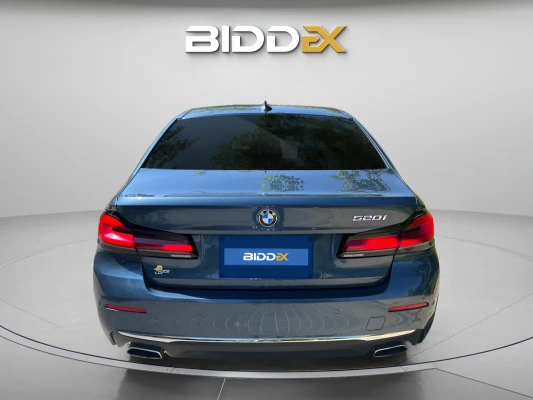 بي ام دبليو 520i 2023