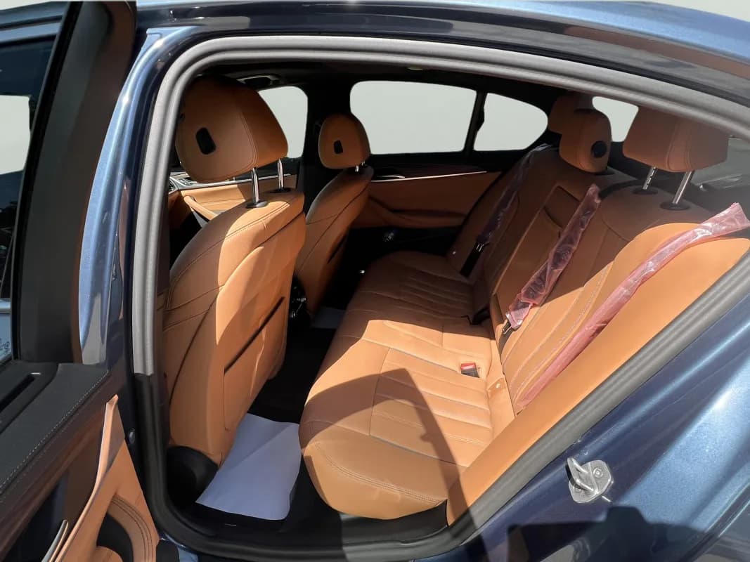 بي ام دبليو 520i 2023