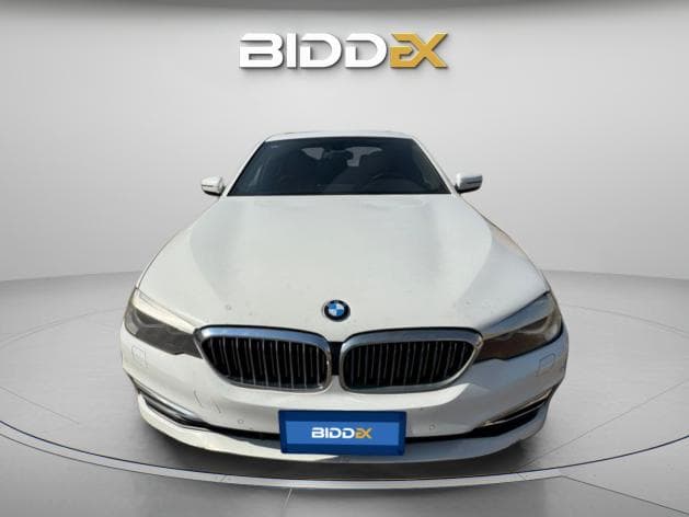 BMW 520i 2018 Luxury White Automatic — Used - 1