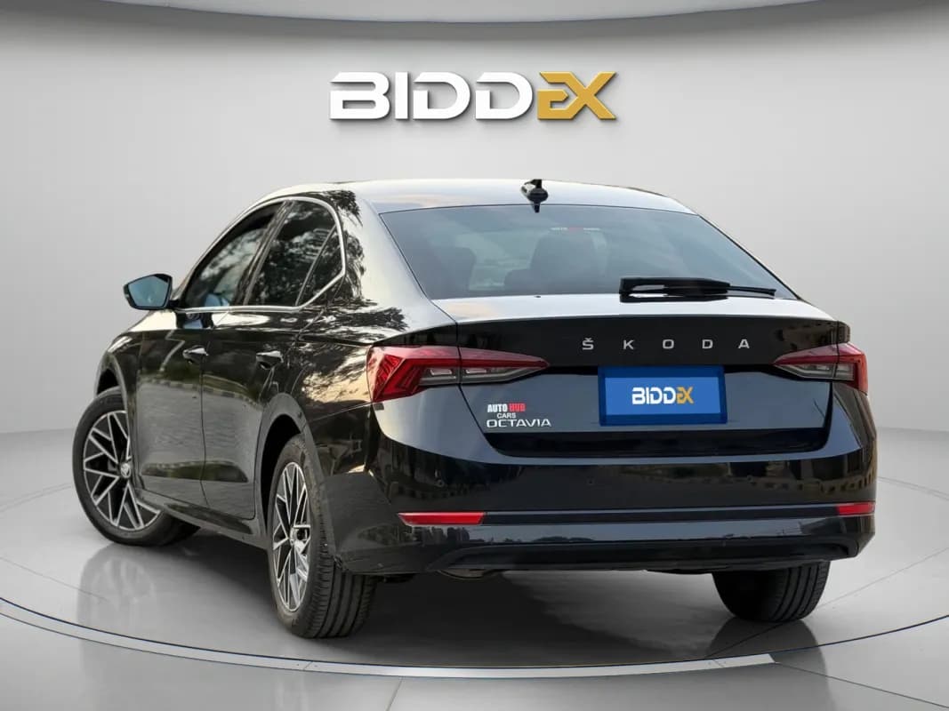سكودا اوكتافيا A8 2024 ستايل بلس أسود أوتوماتيك — مستعملة