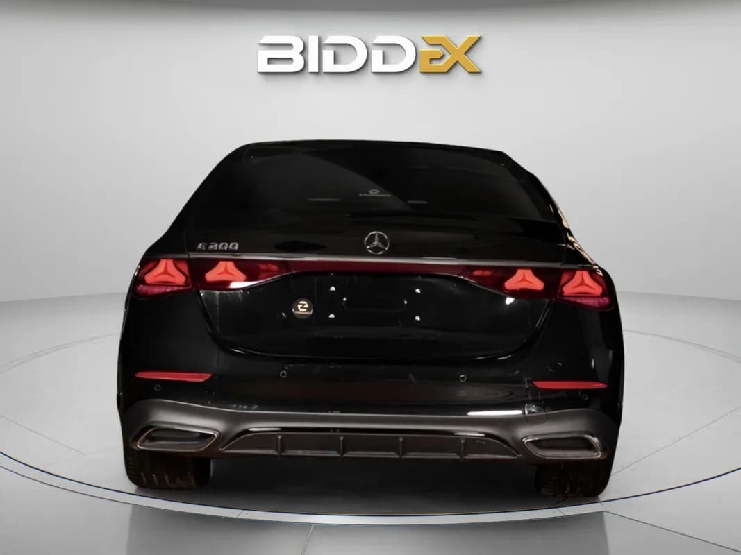 مرسيدس بنز E200 2025 بريميوم بلس أسود أوتوماتيك — جديدة