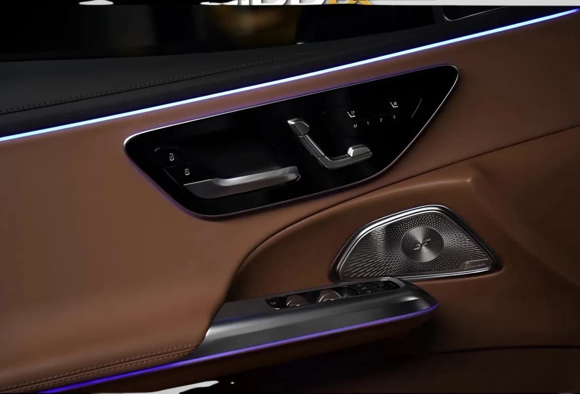 مرسيدس بنز E200 2025 بريميوم بلس أسود أوتوماتيك — جديدة