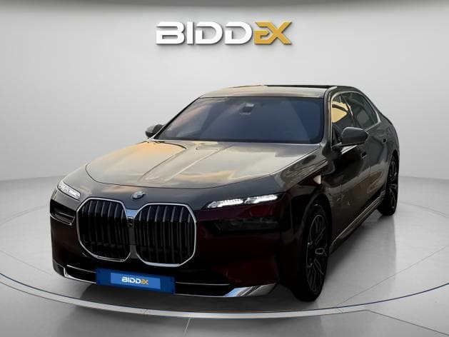 بي ام دبليو 740i 2023 بيور اكسلنس أحمر غامق أوتوماتيك — مستعملة - 1