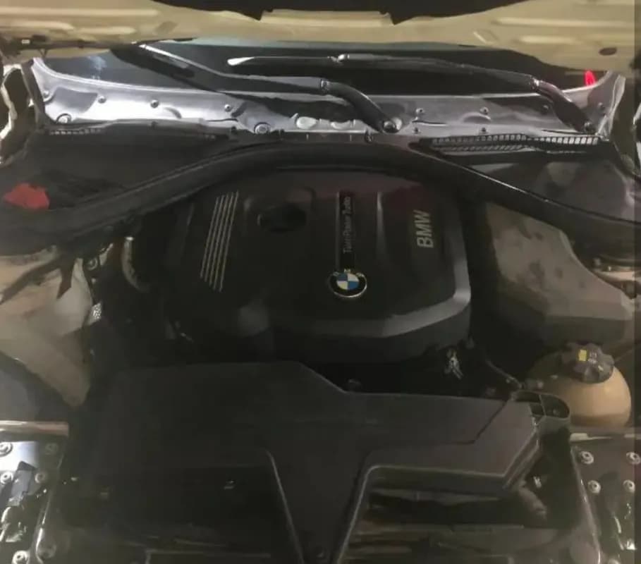 بي ام دبليو 318i 2016