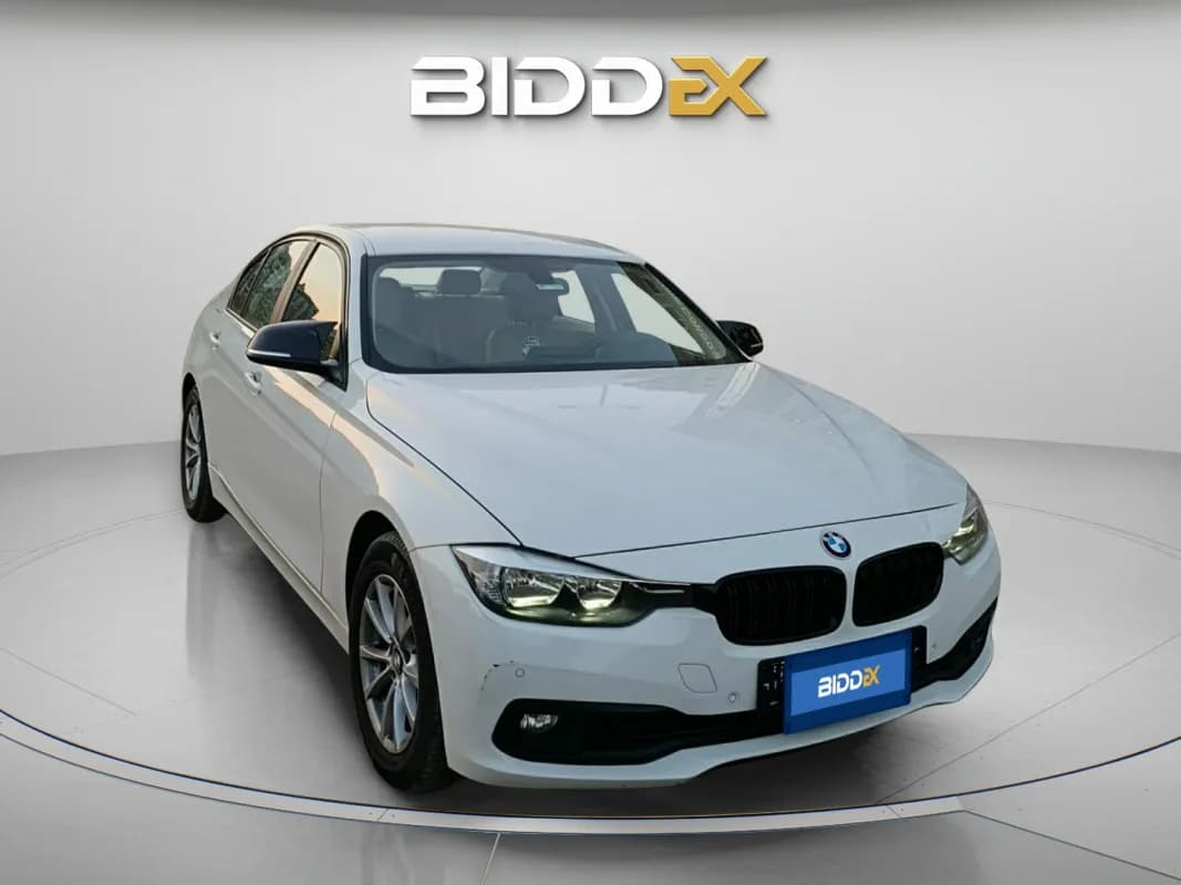 بي ام دبليو 318i 2016