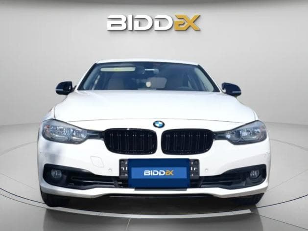 بي ام دبليو 318i 2016 اكسكلوسف أبيض أوتوماتيك — مستعملة - 1