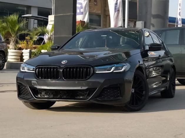 بي ام دبليو 520i 2020