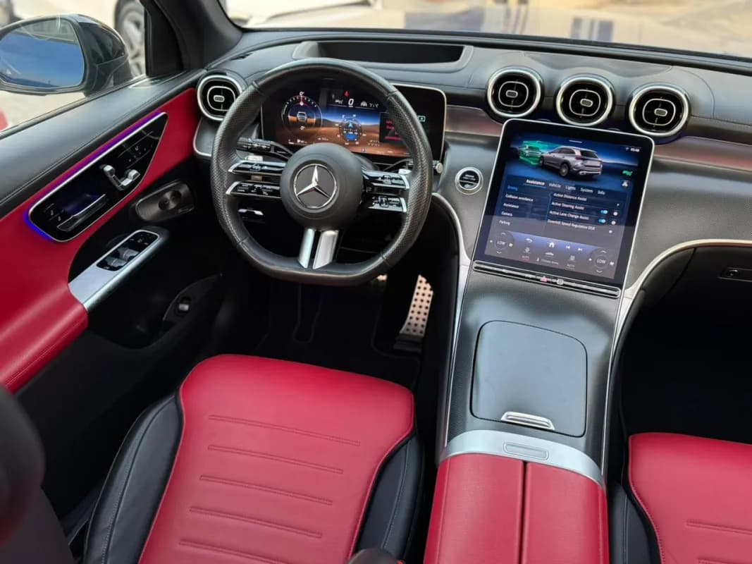 مرسيدس بنز GLC 300 2023 ايه ام جي أزرق أوتوماتيك — مستعملة