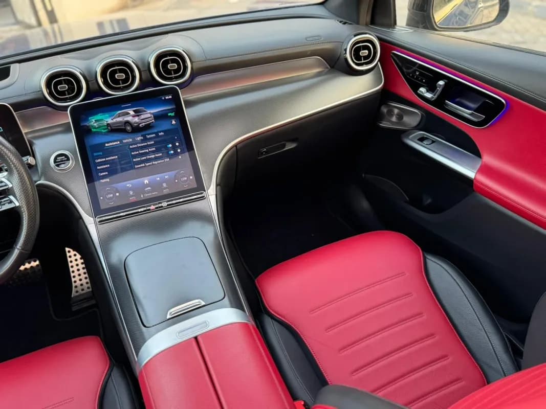 مرسيدس بنز GLC 300 2023 ايه ام جي أزرق أوتوماتيك — مستعملة