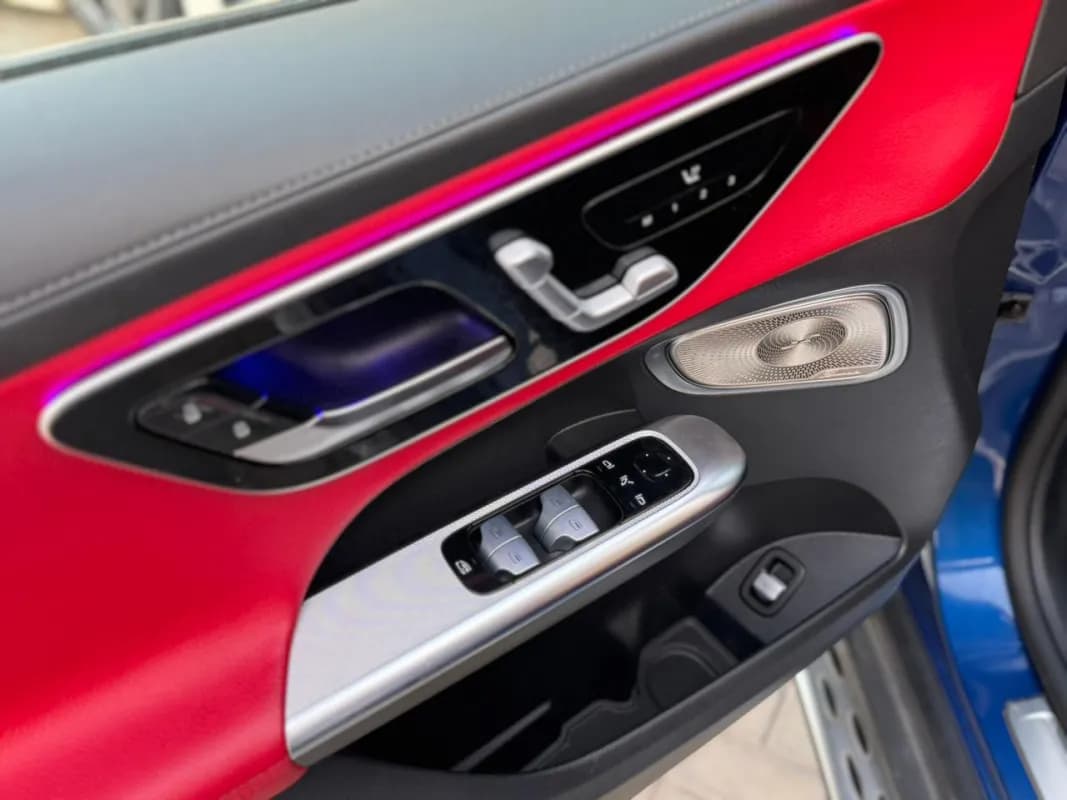 مرسيدس بنز GLC 300 2023 ايه ام جي أزرق أوتوماتيك — مستعملة