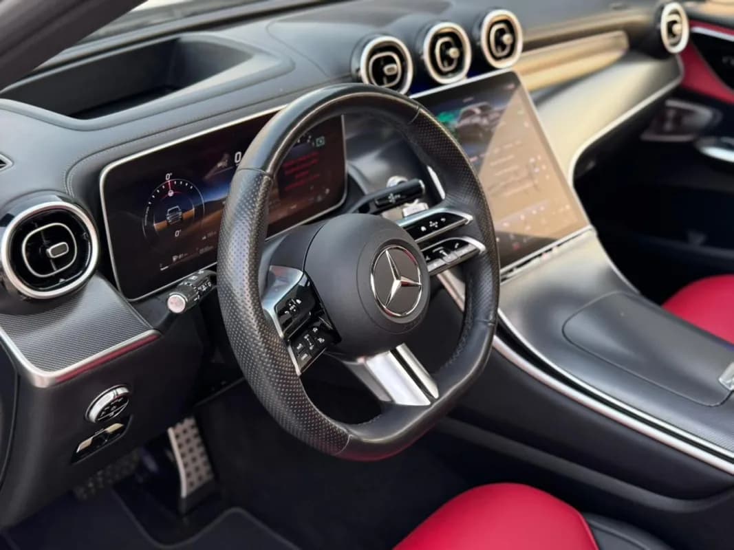 مرسيدس بنز GLC 300 2023 ايه ام جي أزرق أوتوماتيك — مستعملة