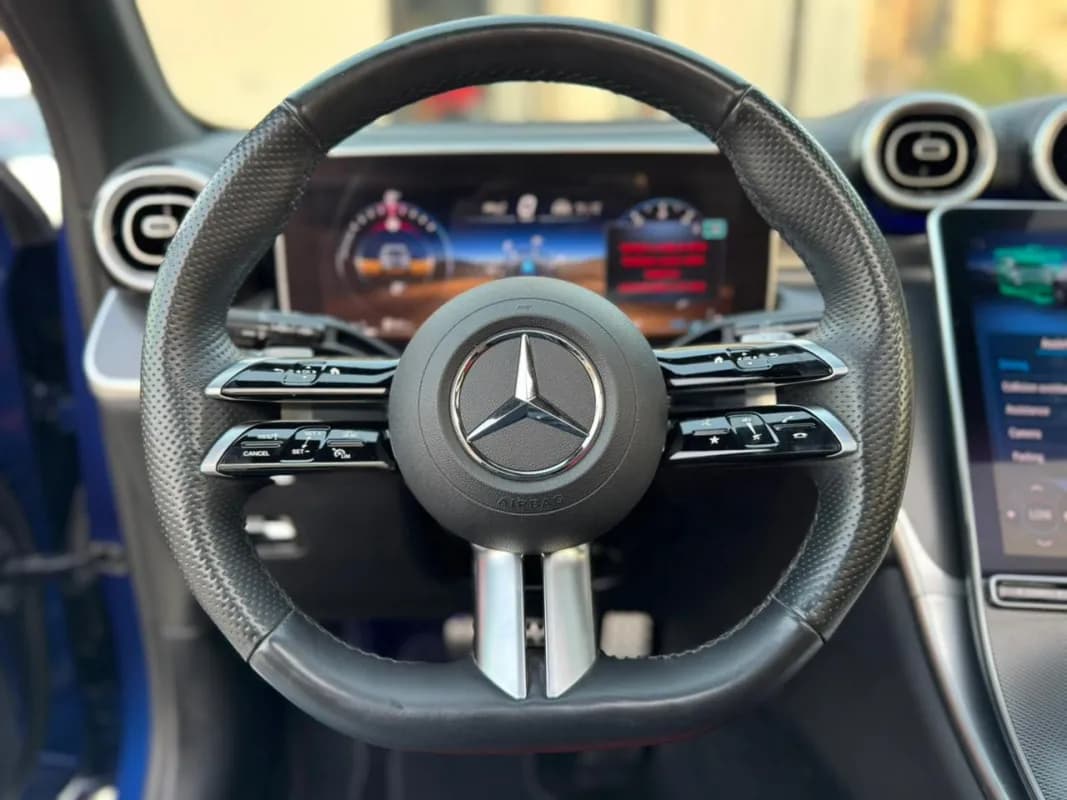 مرسيدس بنز GLC 300 2023 ايه ام جي أزرق أوتوماتيك — مستعملة