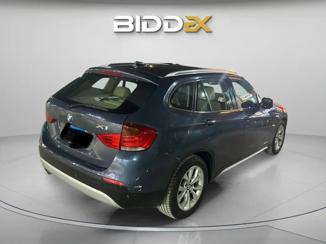 بي ام دبليو X1 2011