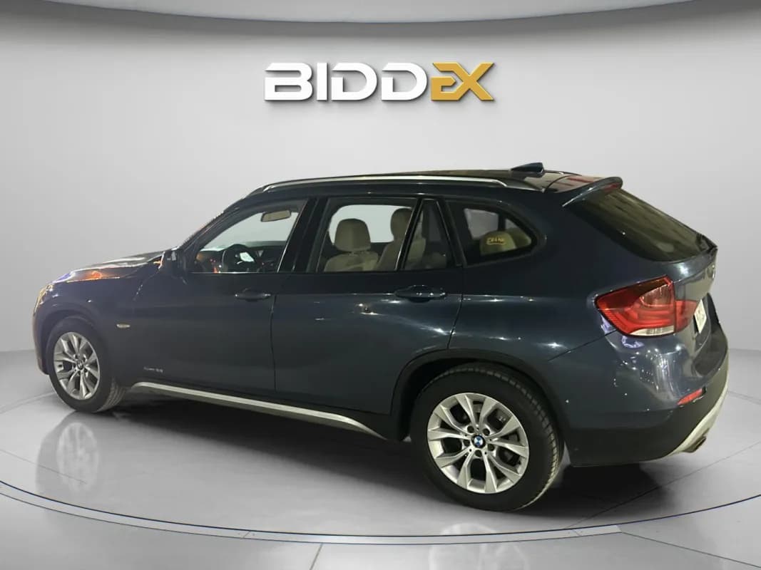 بي ام دبليو X1 2011