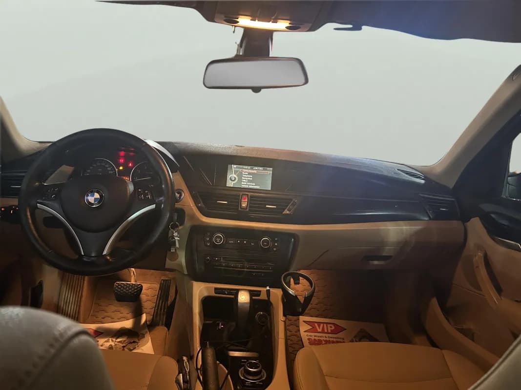 بي ام دبليو X1 2011