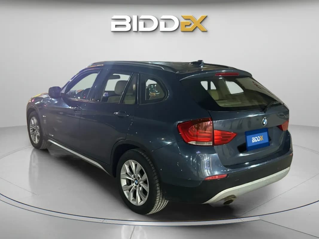 بي ام دبليو X1 2011