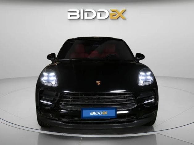 Porsche Macan 2021 Fully Loaded Black Automatic — Used - 1
