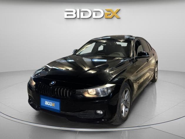 BMW 320i 2014 Luxury Line Black Automatic — Used - 1