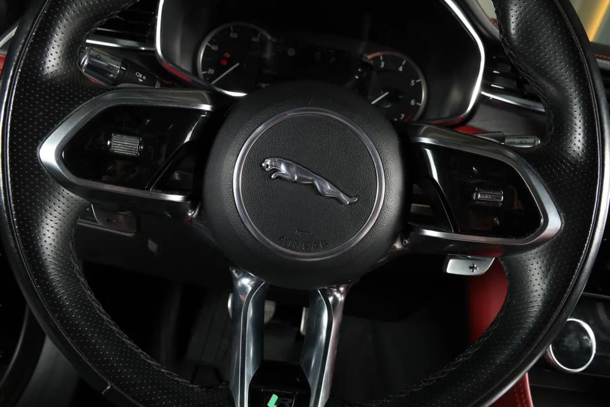 جاكوار اف باس 2022