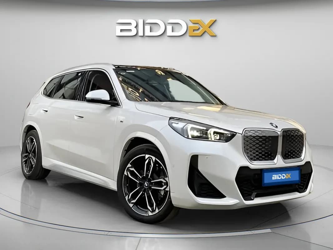 بي ام دبليو IX1 2024