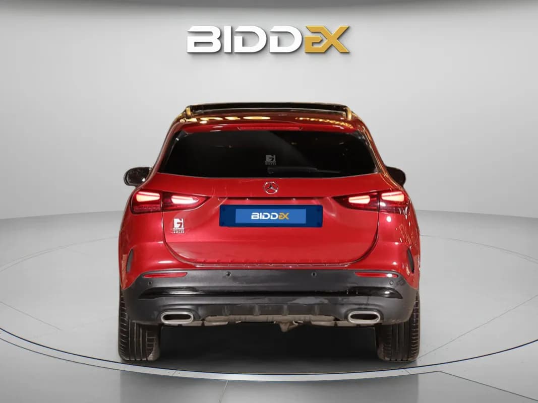 مرسيدس بنز GLA 200 2025 ايه ام جي أحمر أوتوماتيك — جديدة
