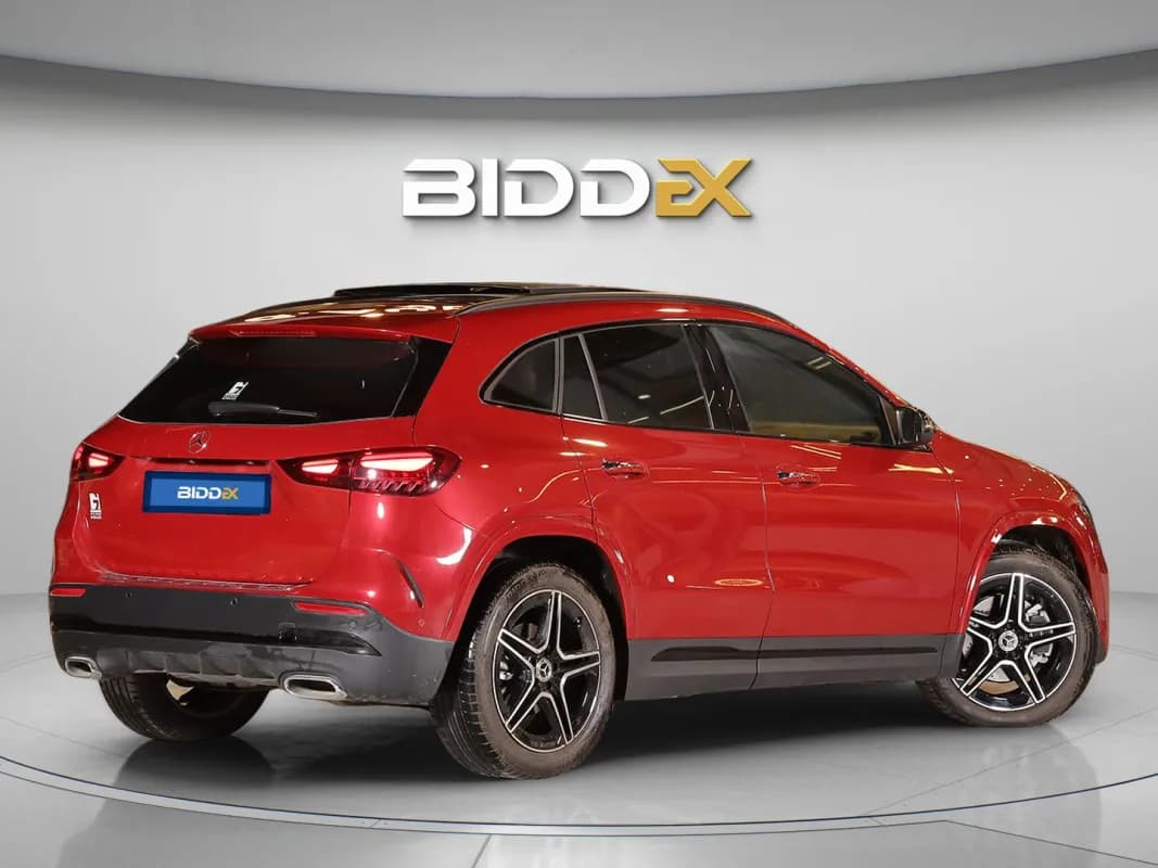 مرسيدس بنز GLA 200 2025 ايه ام جي أحمر أوتوماتيك — جديدة