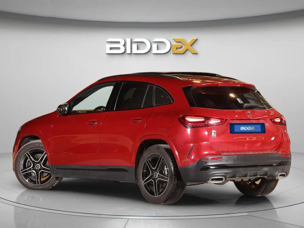 مرسيدس بنز GLA 200 2025 ايه ام جي أحمر أوتوماتيك — جديدة