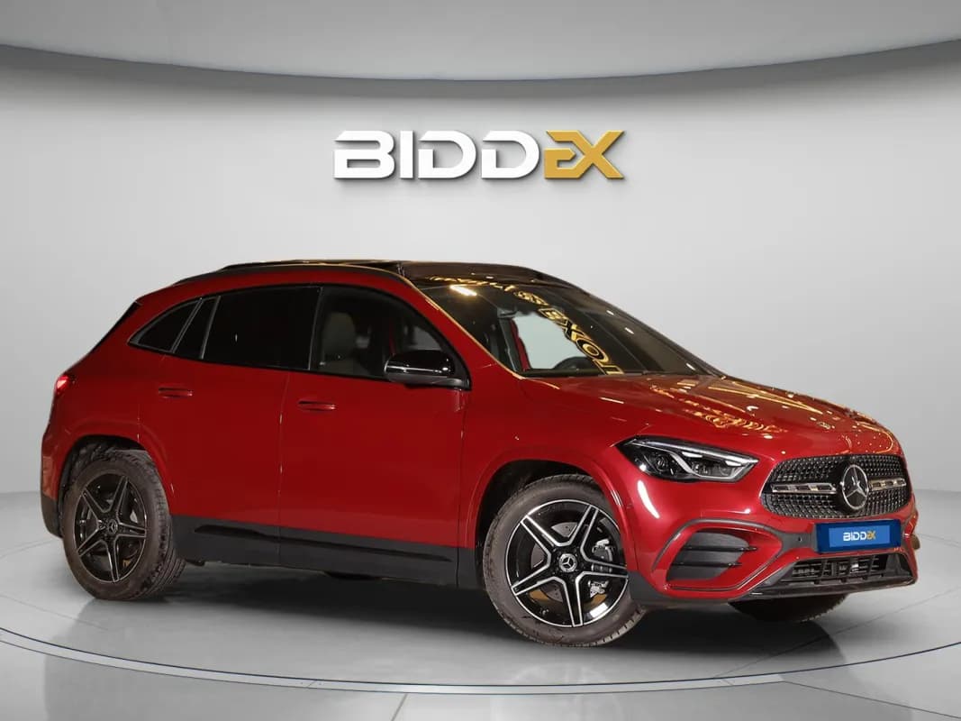 مرسيدس بنز GLA 200 2025 ايه ام جي أحمر أوتوماتيك — جديدة